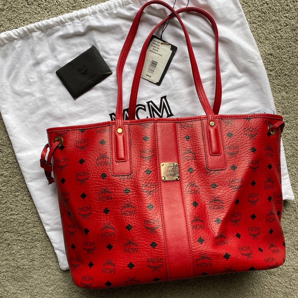 MCM Medium Reversible Shopper (Tote) in Ruby Red